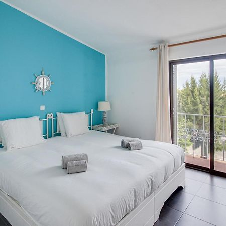 Appartamento Seaside Retreat With Pool, Ac, And Fast Wi-Fi Albufeira Esterno foto