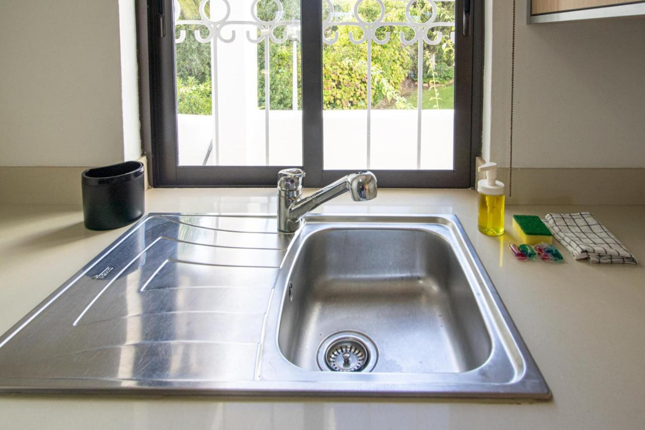 Appartamento Seaside Retreat With Pool, Ac, And Fast Wi-Fi Albufeira Esterno foto