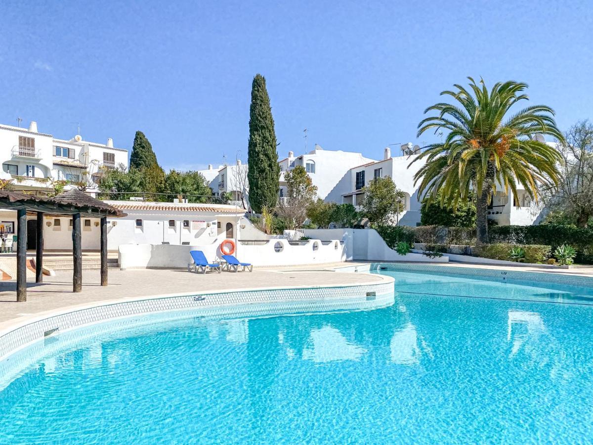Appartamento Seaside Retreat With Pool, Ac, And Fast Wi-Fi Albufeira Esterno foto