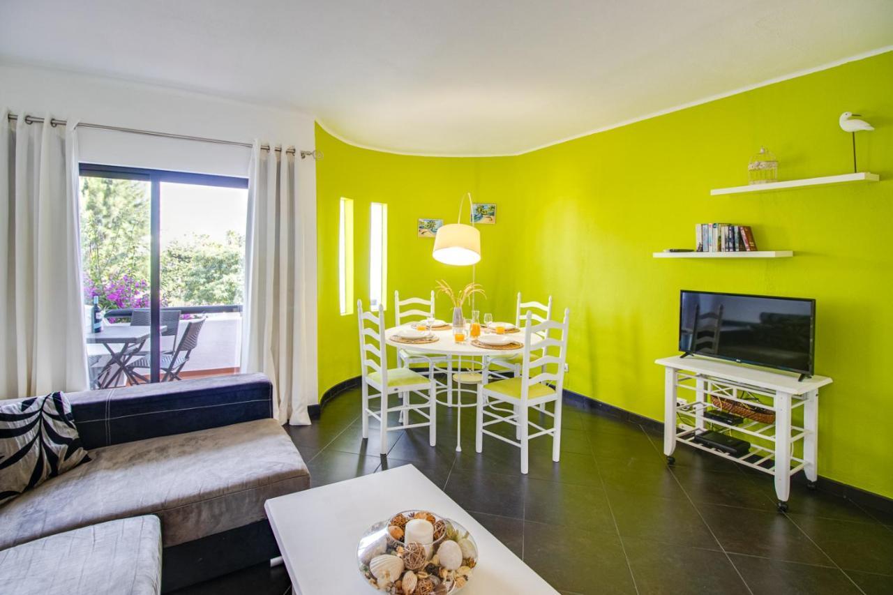 Appartamento Seaside Retreat With Pool, Ac, And Fast Wi-Fi Albufeira Esterno foto