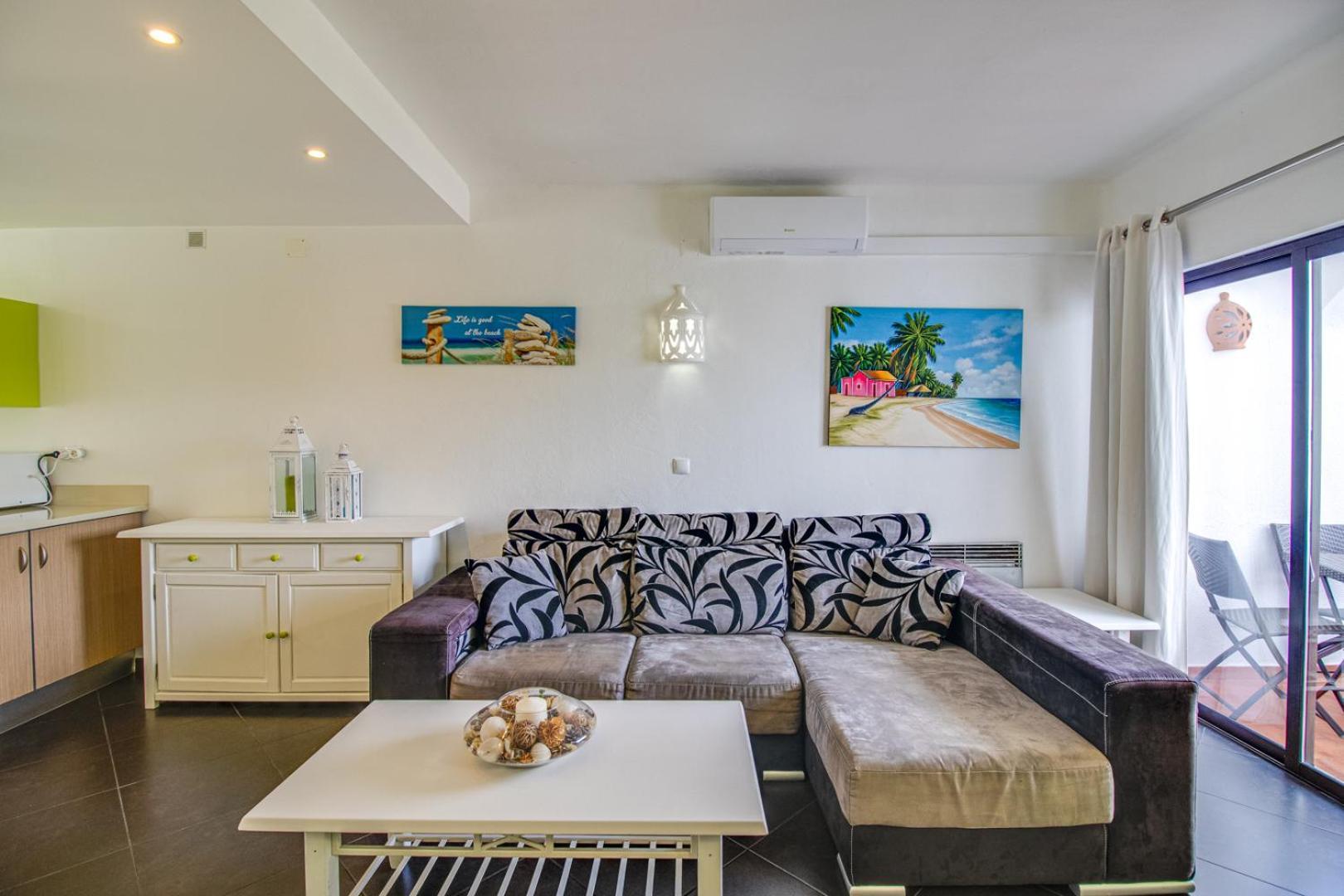 Appartamento Seaside Retreat With Pool, Ac, And Fast Wi-Fi Albufeira Esterno foto